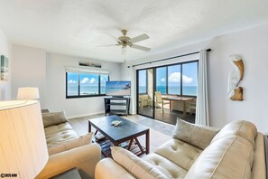 TV - Sandarac 809A. Beachfront Condo Amazing Views (Fort Myers Beach)