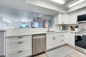 Fridge, microwave, oven, stovetop - Sandarac 809A. Beachfront Condo Amazing Views (Fort Myers Beach)
