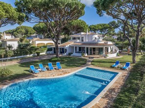 Pool - 4 Bedroom Villa, 3 Bathrooms, Private Pool, Beautiful Private Gardens, Wifi, A/C. Walking Distance t (Vilamoura)