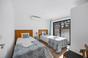 Iron/ironing board, Internet, bed sheets - 4 Bedroom Villa, 3 Bathrooms, Private Pool, Beautiful Private Gardens, Wifi, A/C. Walking Distance t (Vilamoura)