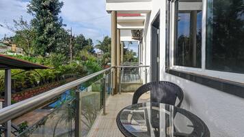 Quarto casal luxo | Opções para refeição ao ar livre