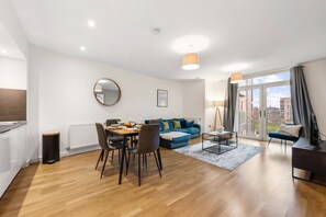 Living area - Cozy 2BR Wembley | Sleeps 5 | Near Train | Prime (London)