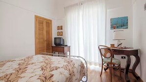 Unclassified image, 4 of 6, button - Chiesa Nuova Apt (Positano)