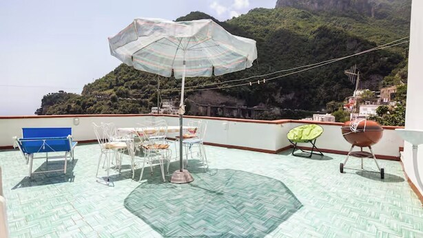 Unclassified image, 1 of 6, button - Chiesa Nuova Apt (Positano)