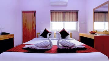 Deluxe Room | Desk, free WiFi, bed sheets