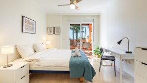 Room - Resort Mediterra | Sea View Apartment near Golf with Pools & Fitness (Benalmádena)