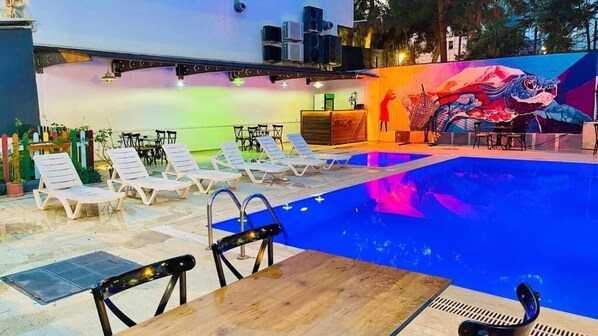 Seasonal outdoor pool - (antalya)