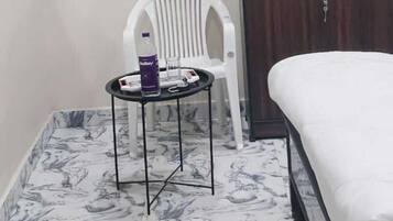 Deluxe Room, Air conditioning | Room amenity