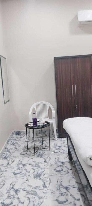 Deluxe Room, Air conditioning | Room amenity - S K Homestay (Varanasi)