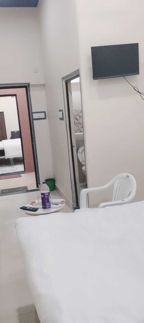 Habitación Deluxe, Aire acondicionado | Espacio para trabajar con un portátil, camas supletorias, wifi gratis