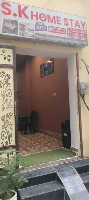 Property entrance - S K Homestay (Varanasi)