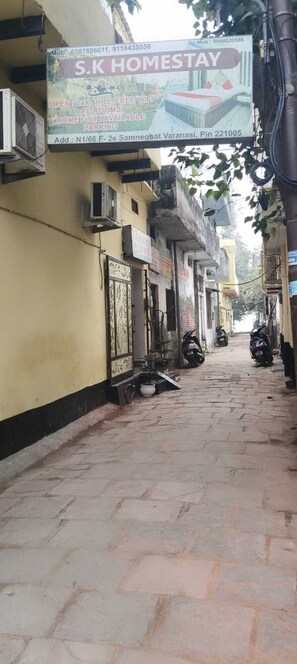Exterior - S K Homestay (Varanasi)