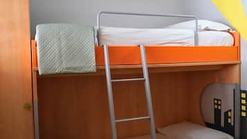 Casa familiar, vistas a la ciudad | Cortinas opacas, tabla de planchar con plancha, wifi gratis