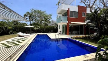 Villa | 4 bedrooms, Internet