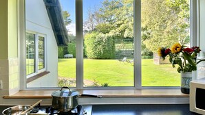 4 bedrooms, Internet - Spacious Coastal Family Home Sleeps 8 (Bognor Regis)