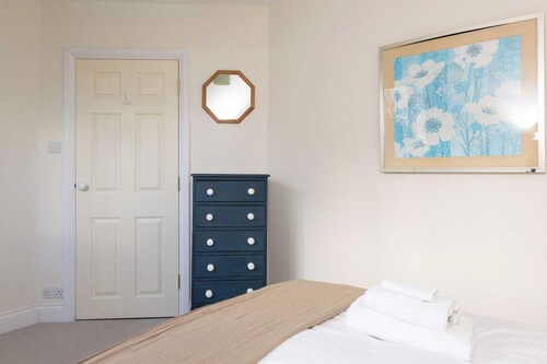 Spacious Coastal Family Home Sleeps 8