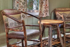 Interior - Iroquois Adirondack Cabin (Lake Placid)