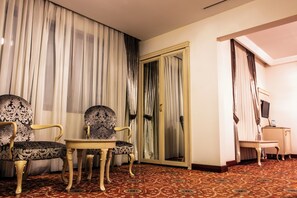皇家套房, 城市景观 | 埃及棉床单、高档床上用品、Select Comfort 床、迷你吧