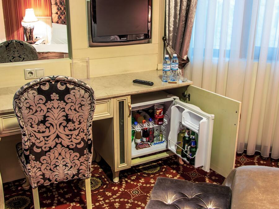Egyptian cotton sheets, premium bedding, Select Comfort beds, minibar