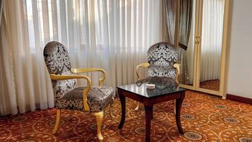 Egyptian cotton sheets, premium bedding, Select Comfort beds, minibar