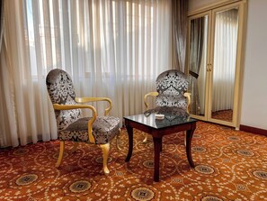 Suite royale, vue sur la ville | Draps en coton égyptien, literie de qualité