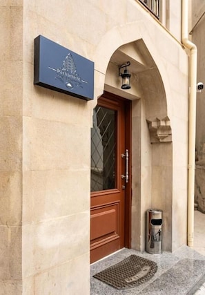Property entrance - Parliament Inn Hotel & Restaurant (Baku)