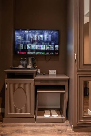 Premium bedding, Select Comfort beds, minibar, in-room safe - Parliament Inn Hotel & Restaurant (Baku)