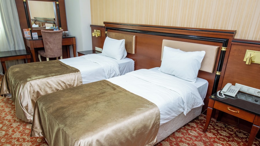 Atropat Palace Hotel