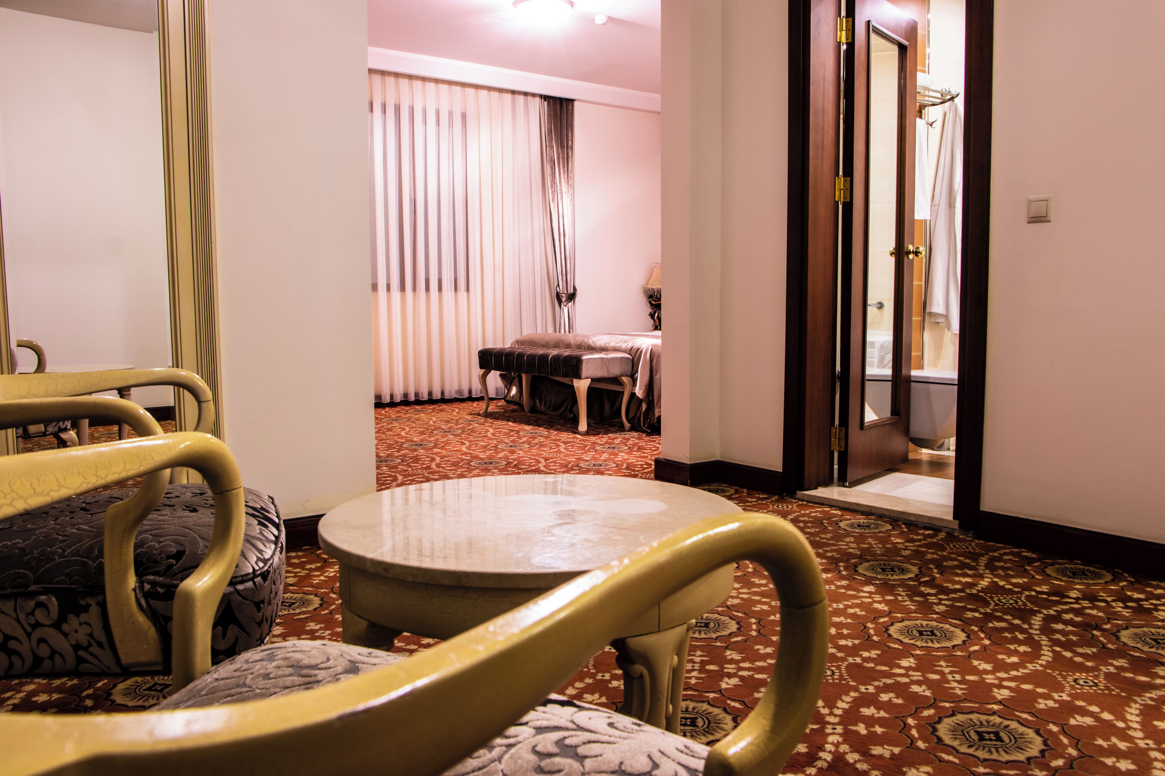 ห้องรอยัลสวีท, วิวเมือง | ผ้าปูที่นอนฝ้ายอียิปต์, เครื่องนอนระดับพรีเมียม, เตียง Select Comfort