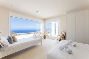 4 bedrooms, iron/ironing board, WiFi, bed sheets - Villa Navarra Sunset Adeje (Costa Adeje)