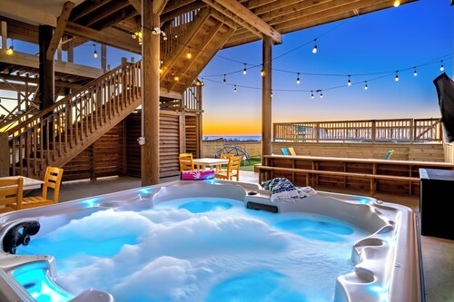 Laguna Villa: The Ultimate Beachfront Mega-Retreat: 9BR, Sleep 32