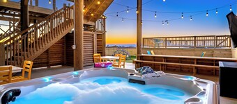 Laguna Villa: The Ultimate Beachfront Mega-Retreat: 9BR, Sleep 32