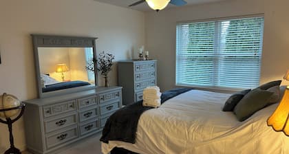 Cozy 2-bedroom condo in peaceful Syracuse.