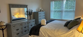 Cozy 2-bedroom condo in peaceful Syracuse.