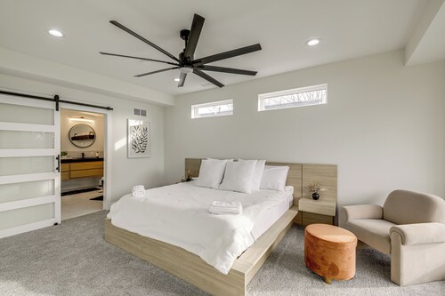 Home Theater + Rooftop Deck! Fountain Sq Stunner