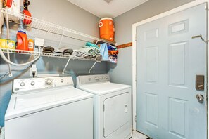 Interior - 4 Mi to Clearwater Beach: Extended Stay w/ Yard (Clearwater)