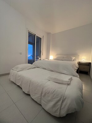 Iron/ironing board, Internet, bed sheets - Cozy inner courtyard (city center) (Sabadell)