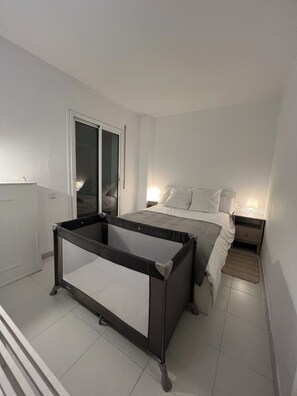 Iron/ironing board, internet, bed sheets - Cozy inner courtyard (city center) (Sabadell)