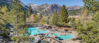 Ski-in/ski-out! 2BR Resort Condo w/ Pool, Hot Tub