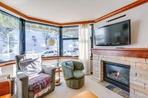 Interior - Ski-in/ski-out! 2BR Resort Condo w/ Pool, Hot Tub (Olympic Valley)