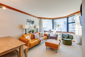 Apartment (2 Bedrooms) | Interior - Ski-in/ski-out! 2BR Resort Condo w/ Pool, Hot Tub (Olympic Valley)