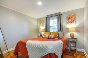 Interior - Vibrant Home 2 Mi to Dtwn & Wake Forest University (Winston-Salem)