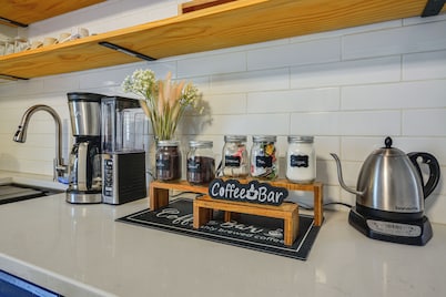 Vibrant Home 2 Mi to Dtwn & Wake Forest University