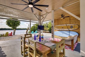 Front of property - Private Beach: 'hidden Shack By the Bay' in Ruskin (Ruskin)