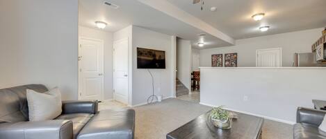 Apartment (3 Bedrooms) | Front of property