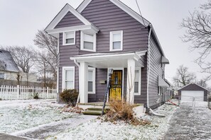 Apartment (0 Bedroom) | Interior - 8 Mi to Dtwn Cle: Cozy Couple's Retreat w/ Gym! (Cleveland)