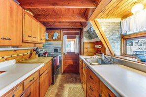 House (3 Bedrooms) | Interior - 8 Mi to Cranmore Mtn Resort: A-frame w/ Fire Pit (Center Conway)