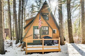 Interior - 8 Mi to Cranmore Mtn Resort: A-frame w/ Fire Pit (Center Conway)