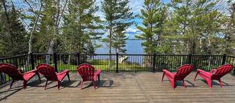 บ้านริมทะเลสาบหรูหรา ปรับปรุงใหม่บนทะเลสาบเรนนี