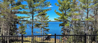 Luxurious Newly Renovated Lake Home on Rainy Lake